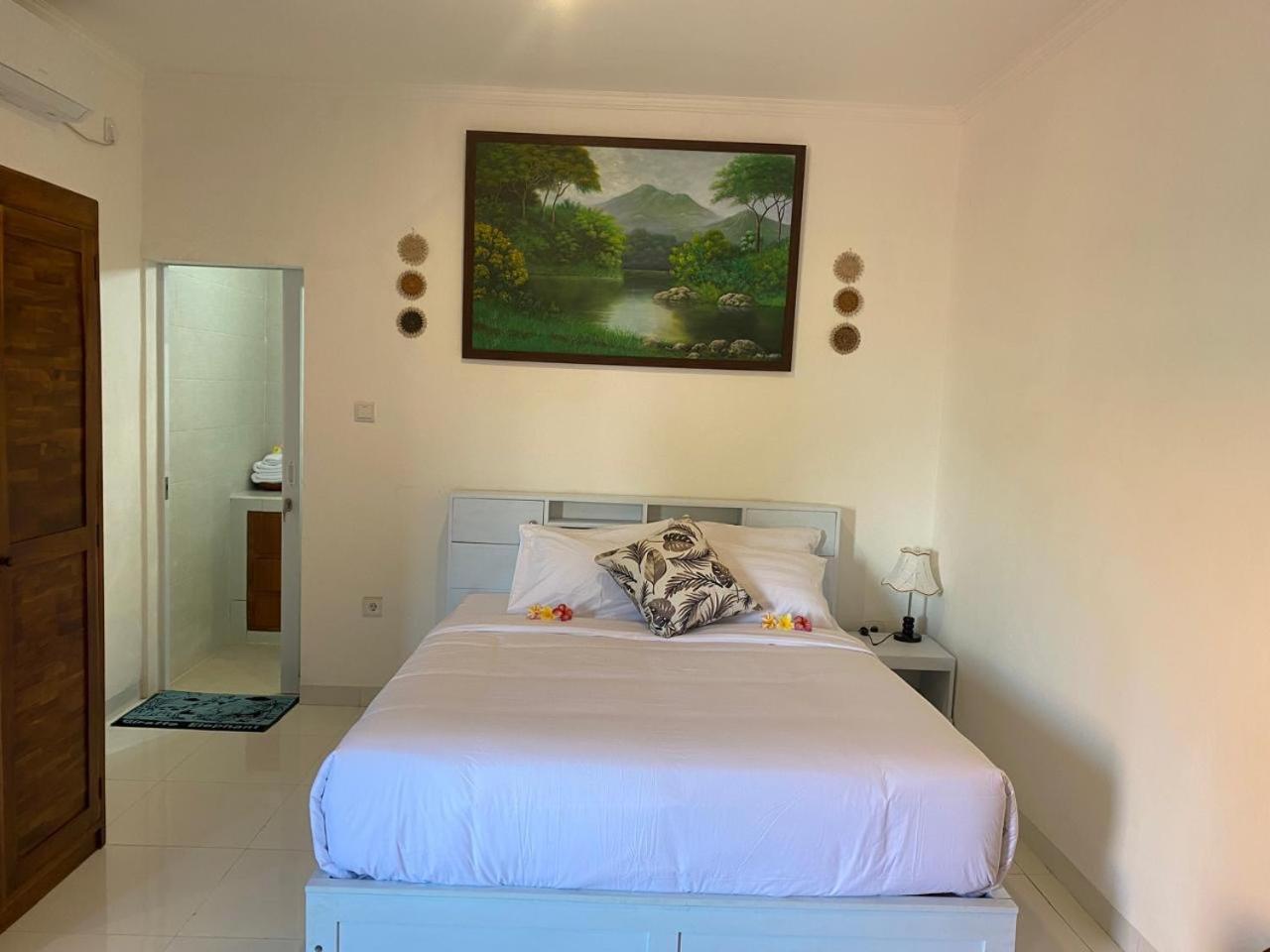 Manis Guest House Seminyak Esterno foto